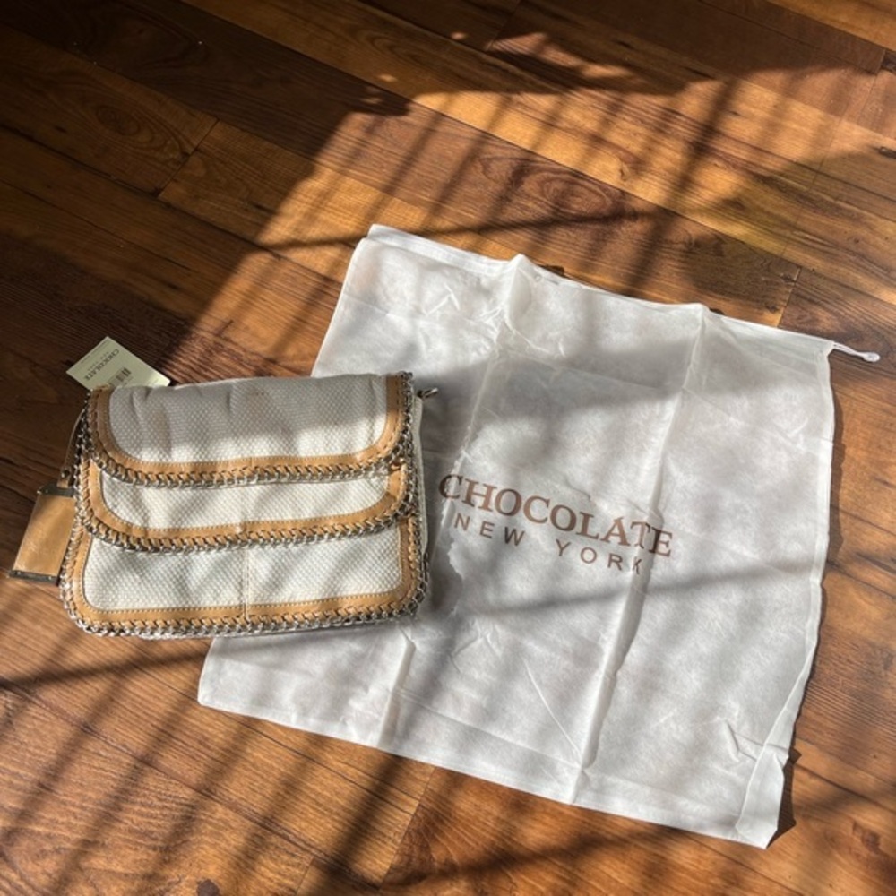 NWT🪽Chic Chain-Trimmed Shoulder Bag